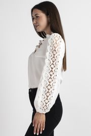 Blouse VIZAVI #695 molochnyj