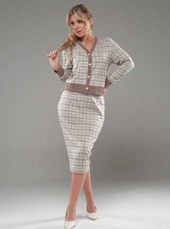 903 бежевый костюм