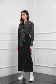 Bluzka SandyNA #13929 chernyj, S-dizajn