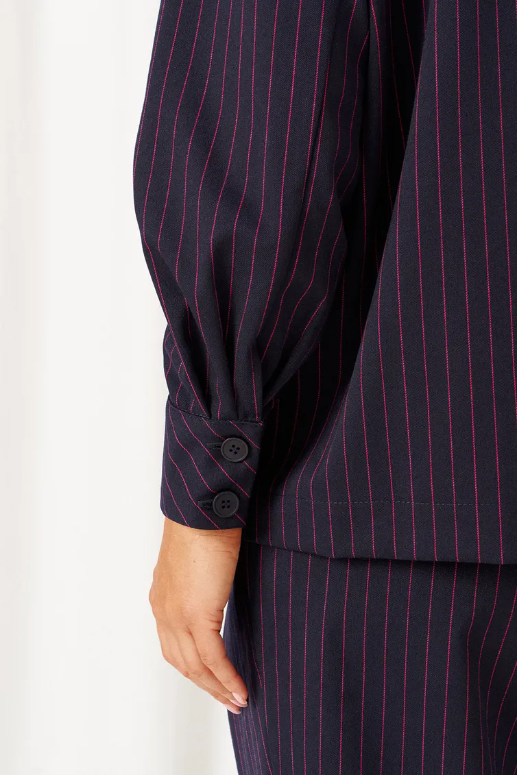 Suit Beautiful & Free #6485 temno-sinij v polosku