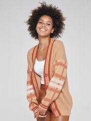 Джемперы, кардиганы, жакеты Newvay арт. BY202-14031 ириска тоффи/кленовый сироп/бел