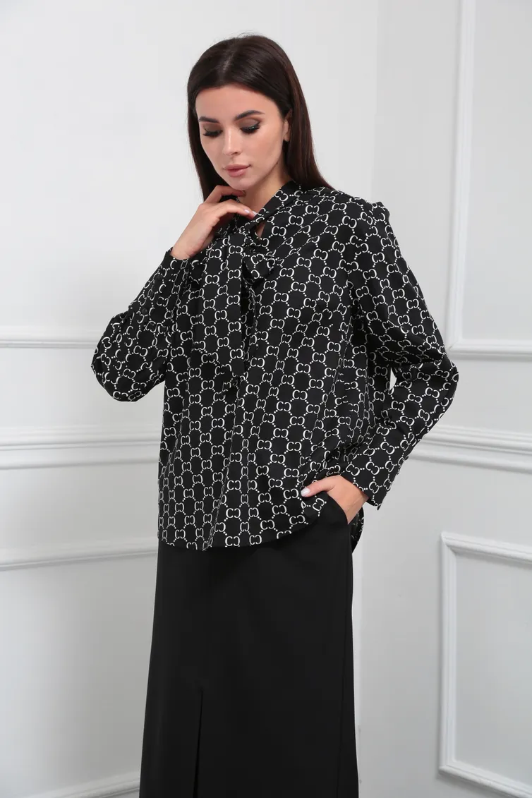 Bluzka SandyNA #13929 chernyj, S-dizajn