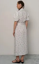 Sukienka JRSy 2553 belyj v cvetochek