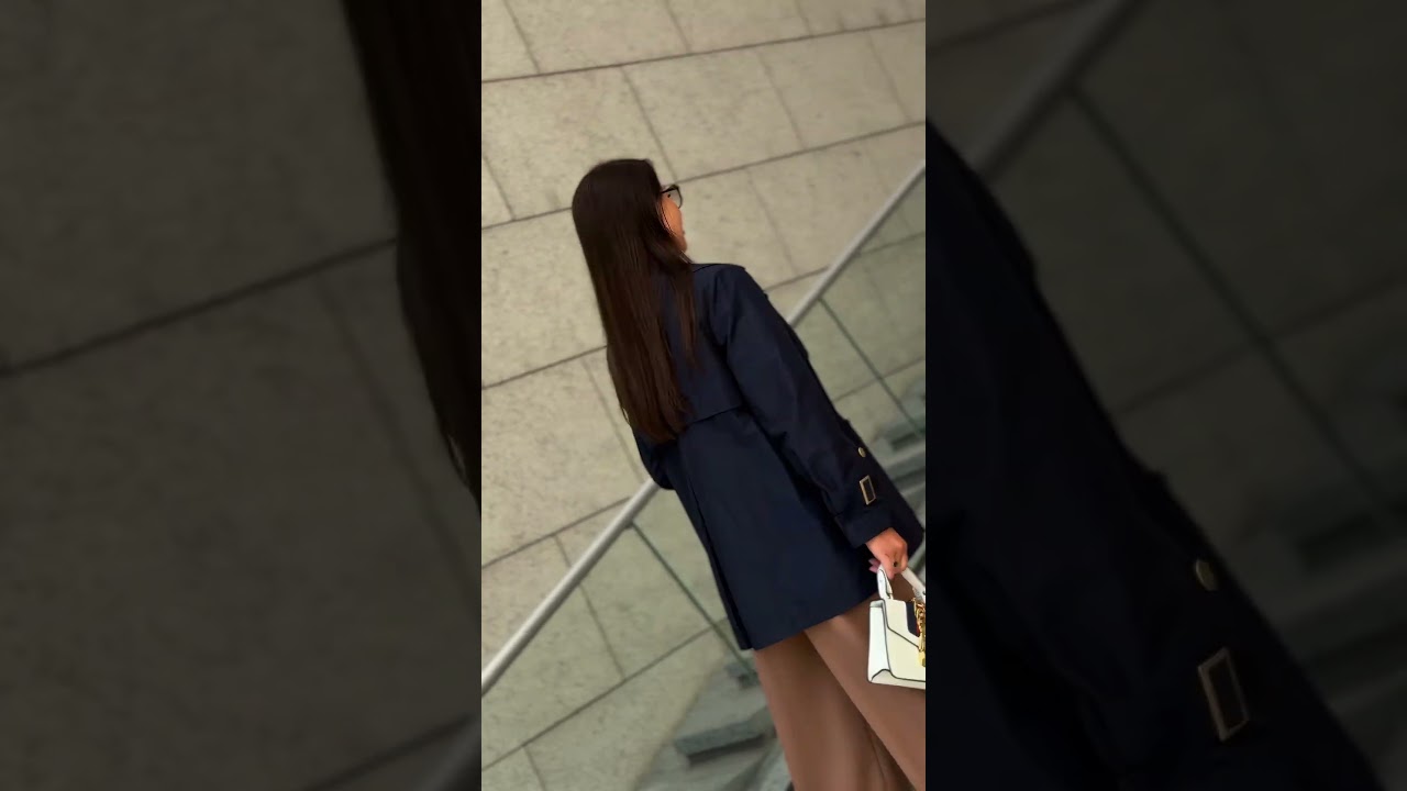 Плащ женский синий URS | Короткий тренч осень-весна 2025-2026. 25-602-1 URS.by