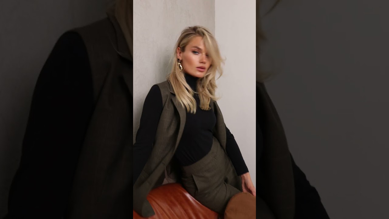 Шерстяной брючный костюм для настоящей леди.