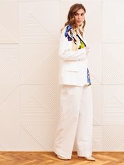 Костюм GIZART арт. 5377 молочный с цветком