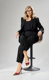 Suit Ava fashion M-240 chernyj