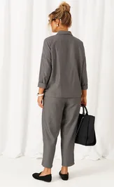 Suit Beautiful & Free 6484 tyomno-seryj