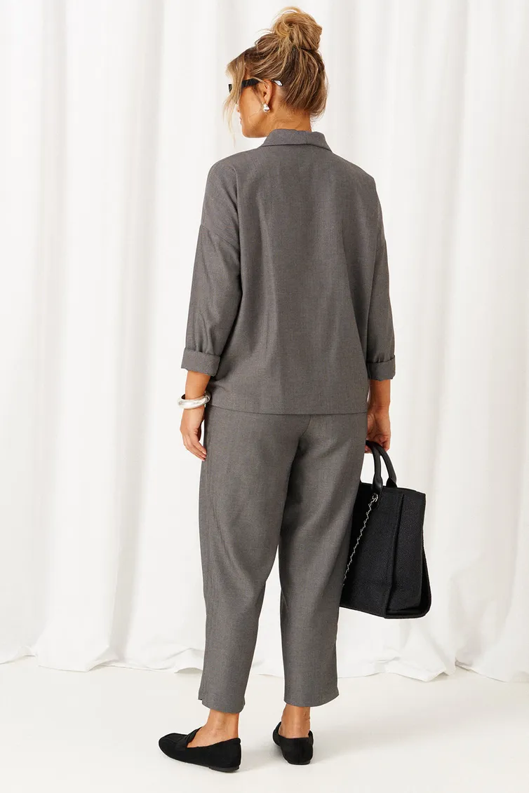 Suit Beautiful & Free #6484 tyomno-seryj
