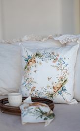 Наволочка декоративная Аркадия венок на белом 819001 наволочка на молнии, размер 40х40 см