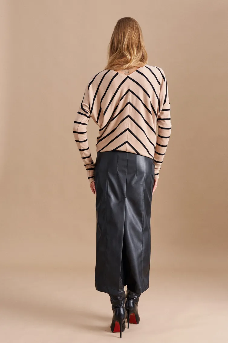 Jumper Elletto Life #3747 Bezhevo-chernyj